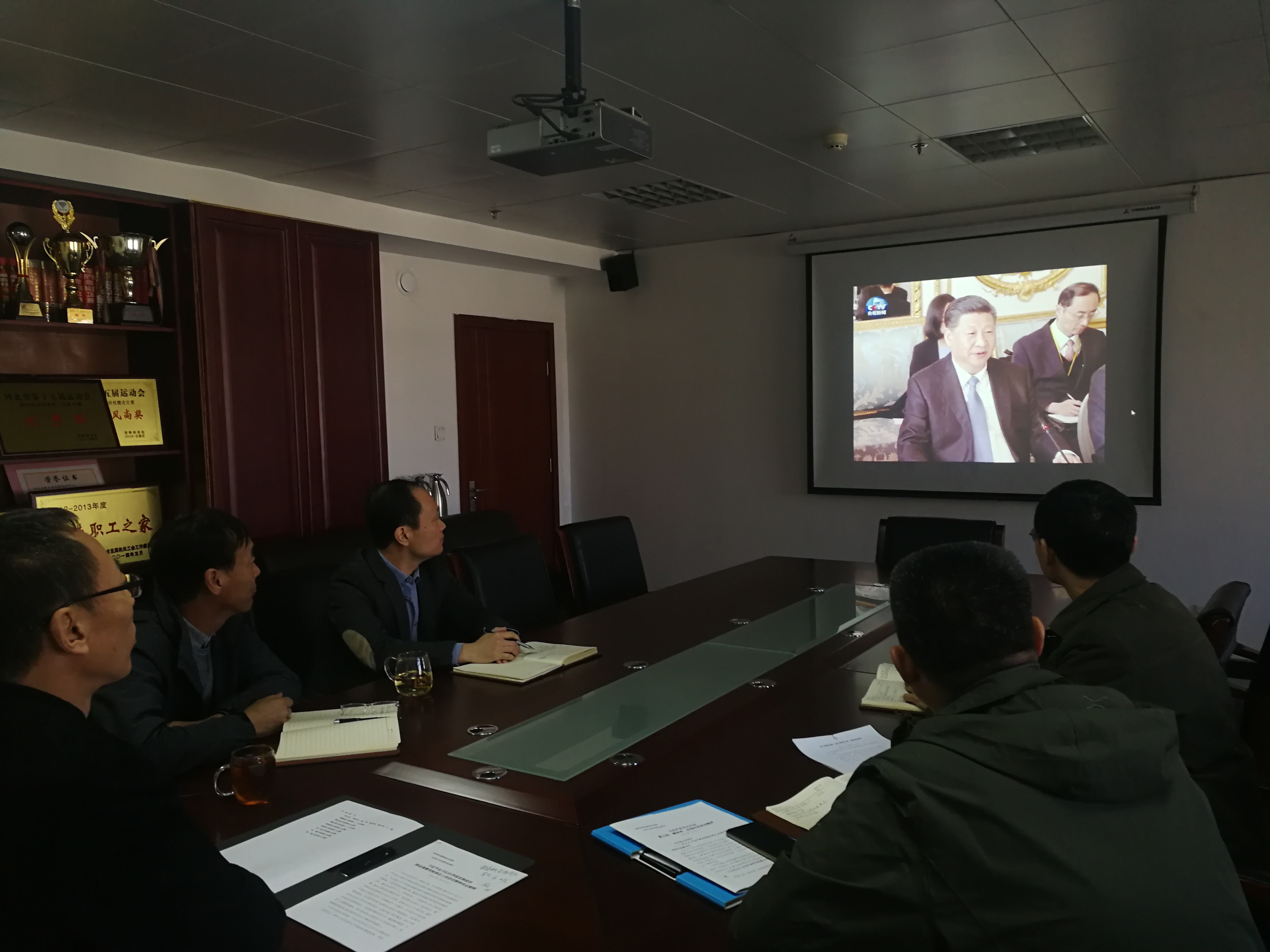 �Թ���
�˶�����ѧУ��֯������ѧϰ