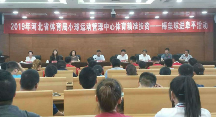 �Թ���
С���˶��������İ�����׼��ƶ��߽���ƽ