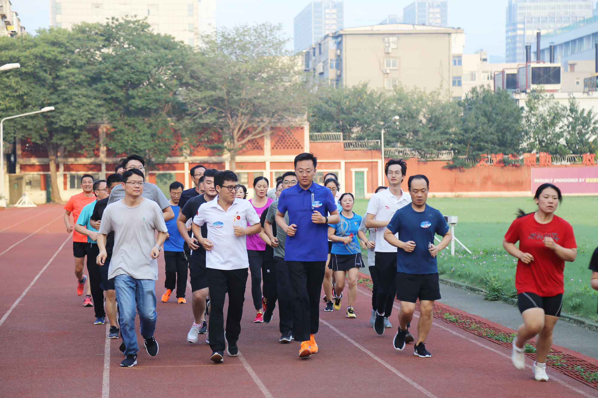 �Թ���
���������������ͨ�ᡱ���˶�����ѧУ�ﾶ������