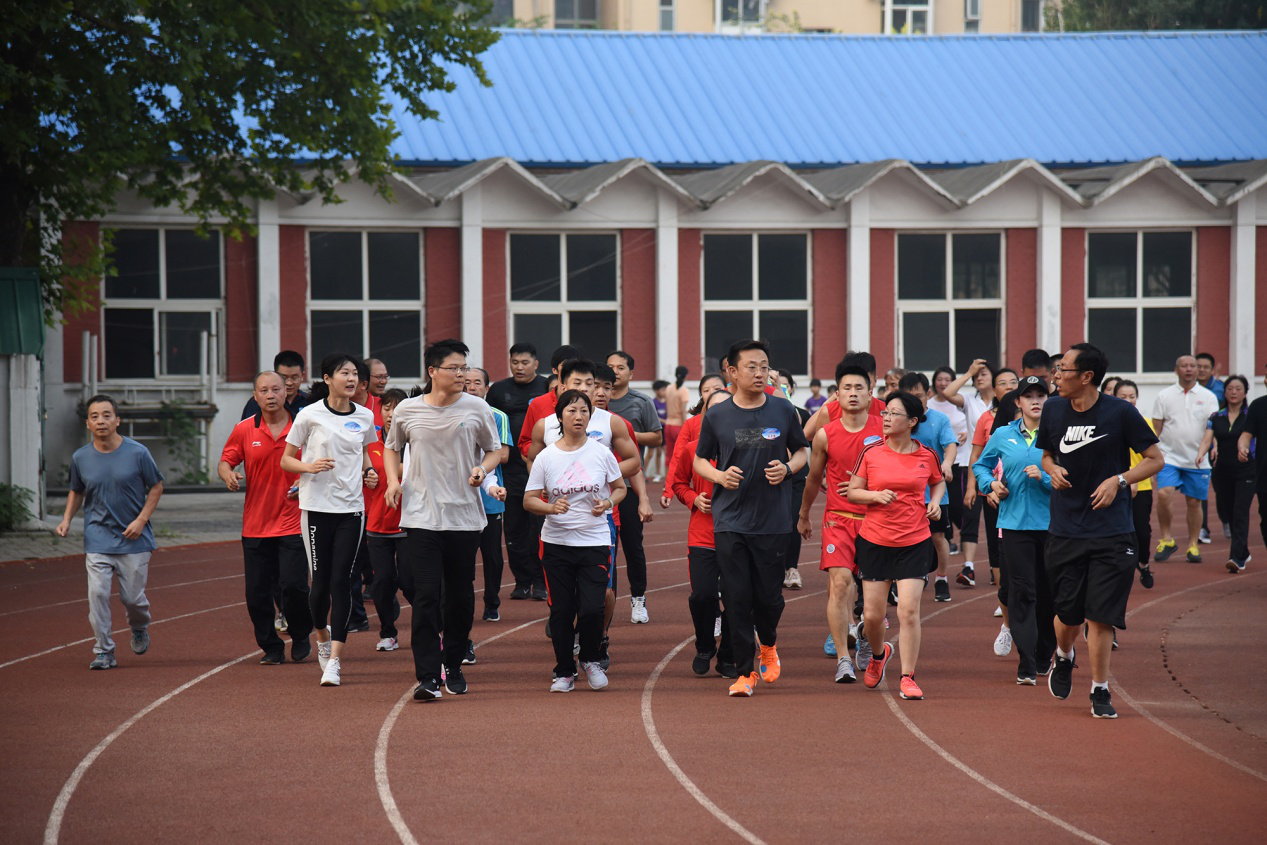 �Թ���
���������������ͨ�ᡱ���˶�����ѧУ�ﾶ������