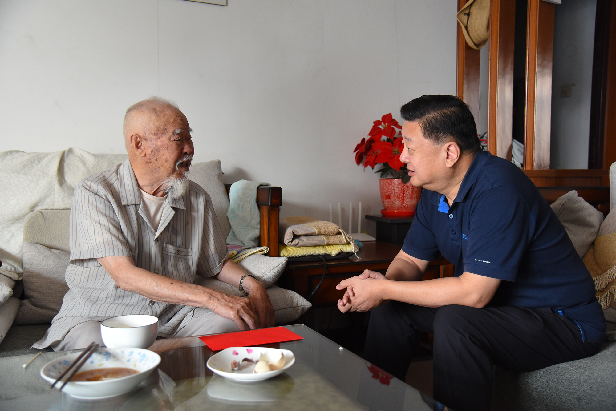 �Թ���
�쵼�����ǰϦ�߷�ο������ϵͳ�ϸɲ�