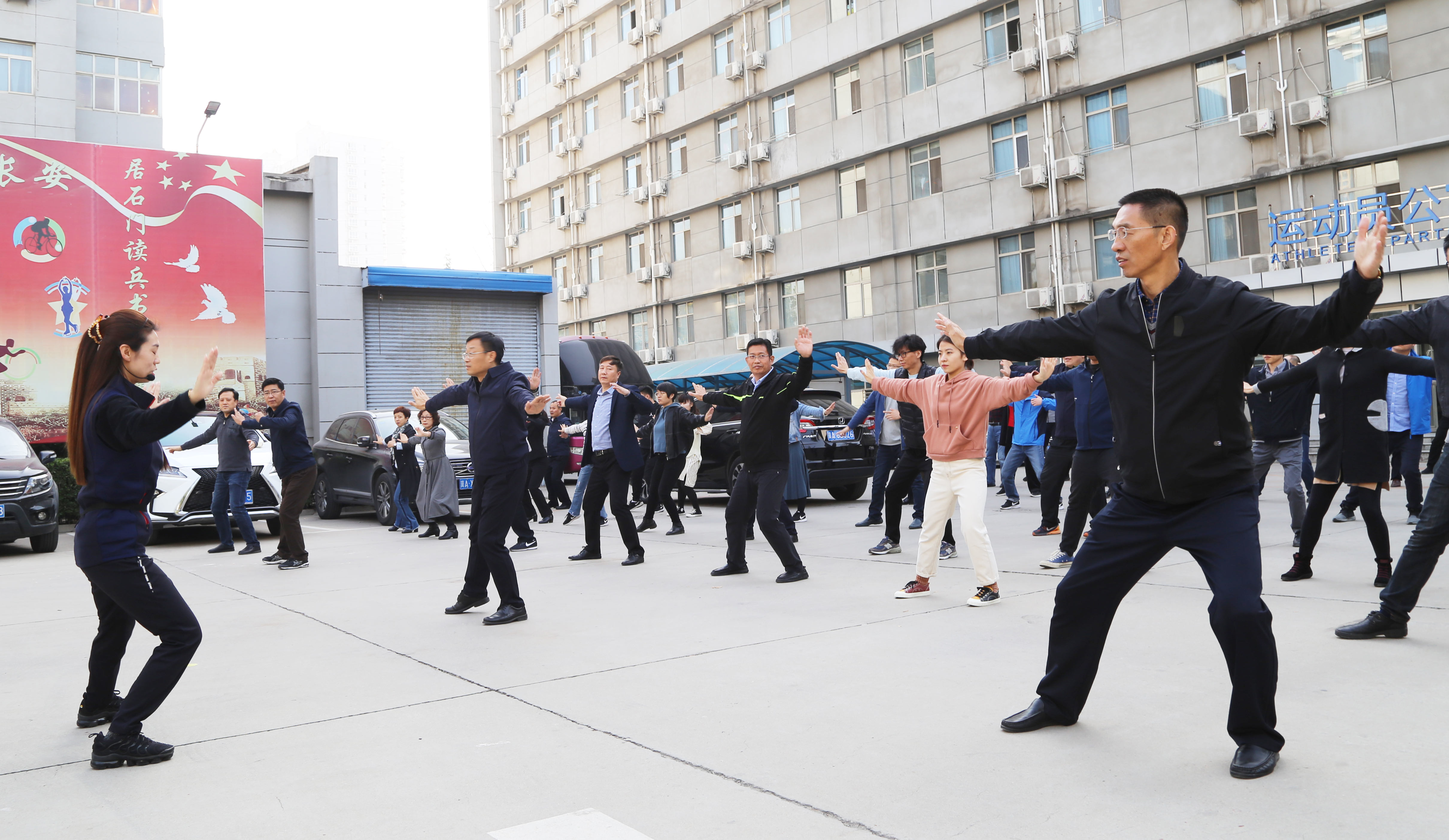 ����������� ���ֹ���ÿһ�� �Թ���
��չ����ٺͽ���������������