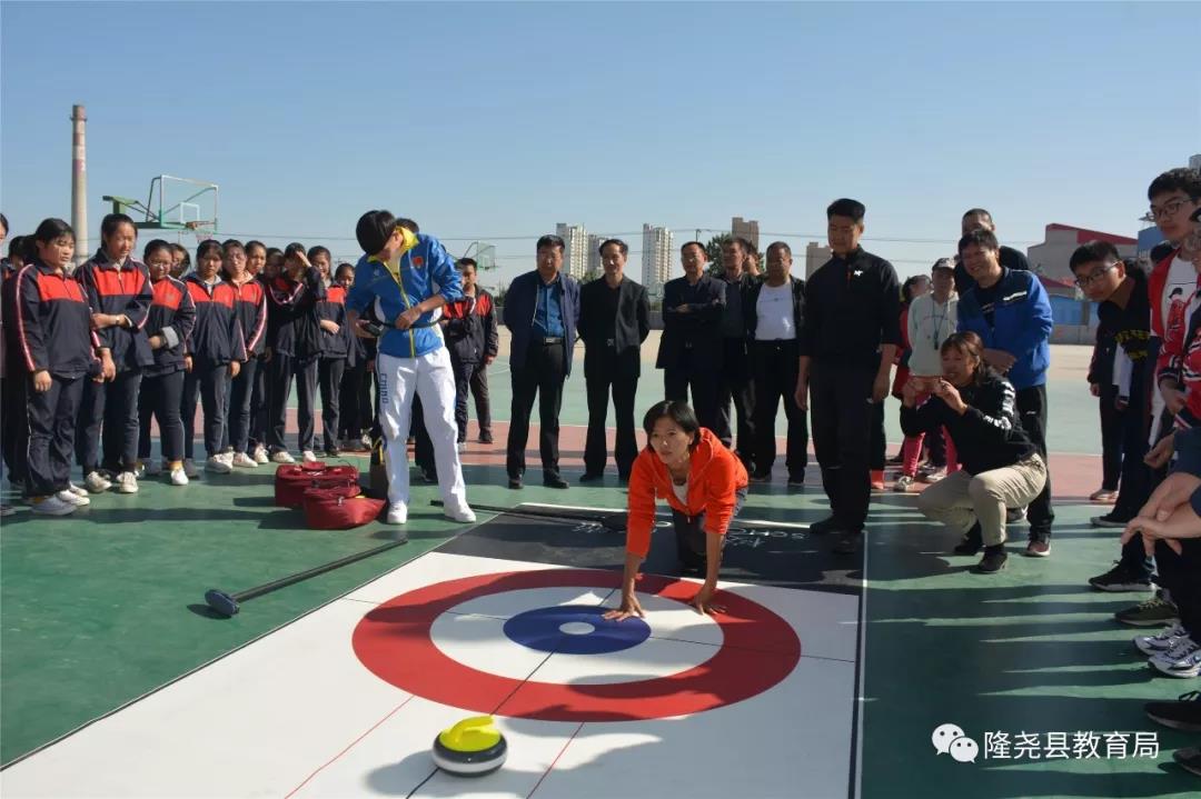 ¡Ң��Ƹ��רҵ����Ա��У԰��ѩ��Ŀ������ѵ