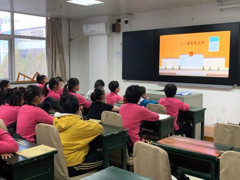 �Թ���
�˶�����ѧУ��չ�����ܷ���ϵ�����������