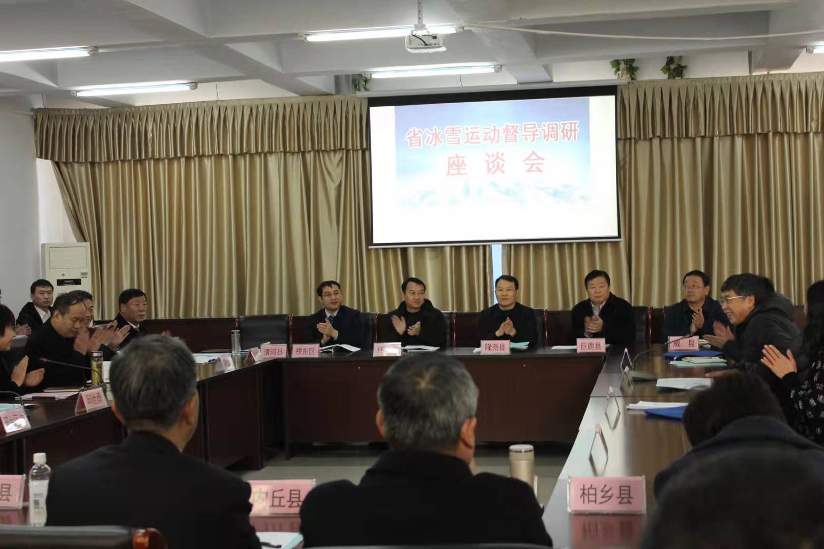 �Թ���
���Ķ����鵽��̨�������в��ٿ���ѩ�˶���̸��