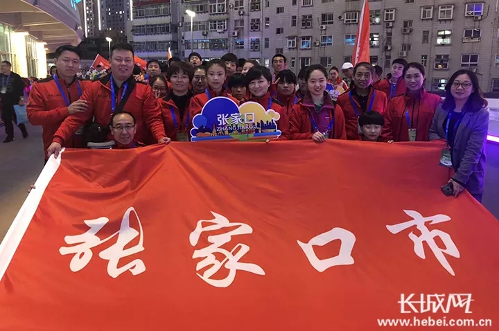 �����ڱ�ѩ֮�ǡ� �������ð������м����ӵı�ѩ֮·