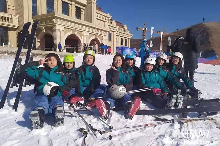 �����ڱ�ѩ֮�ǡ�����������ѩ�˶��Ļ��ִ�������