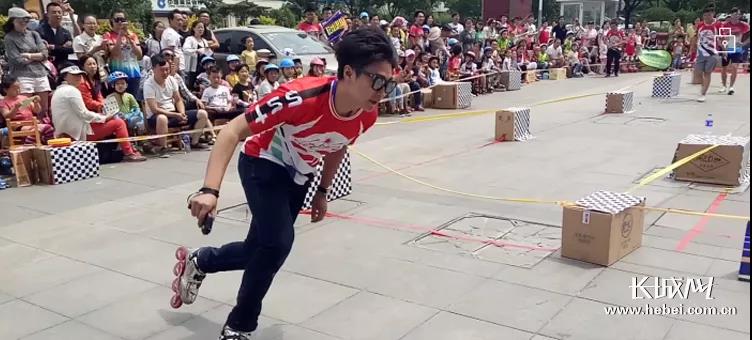 �����ڱ�ѩ֮�ǡ���ѩ�ɣ��ֻ����Ҳ����˷���ĳ��