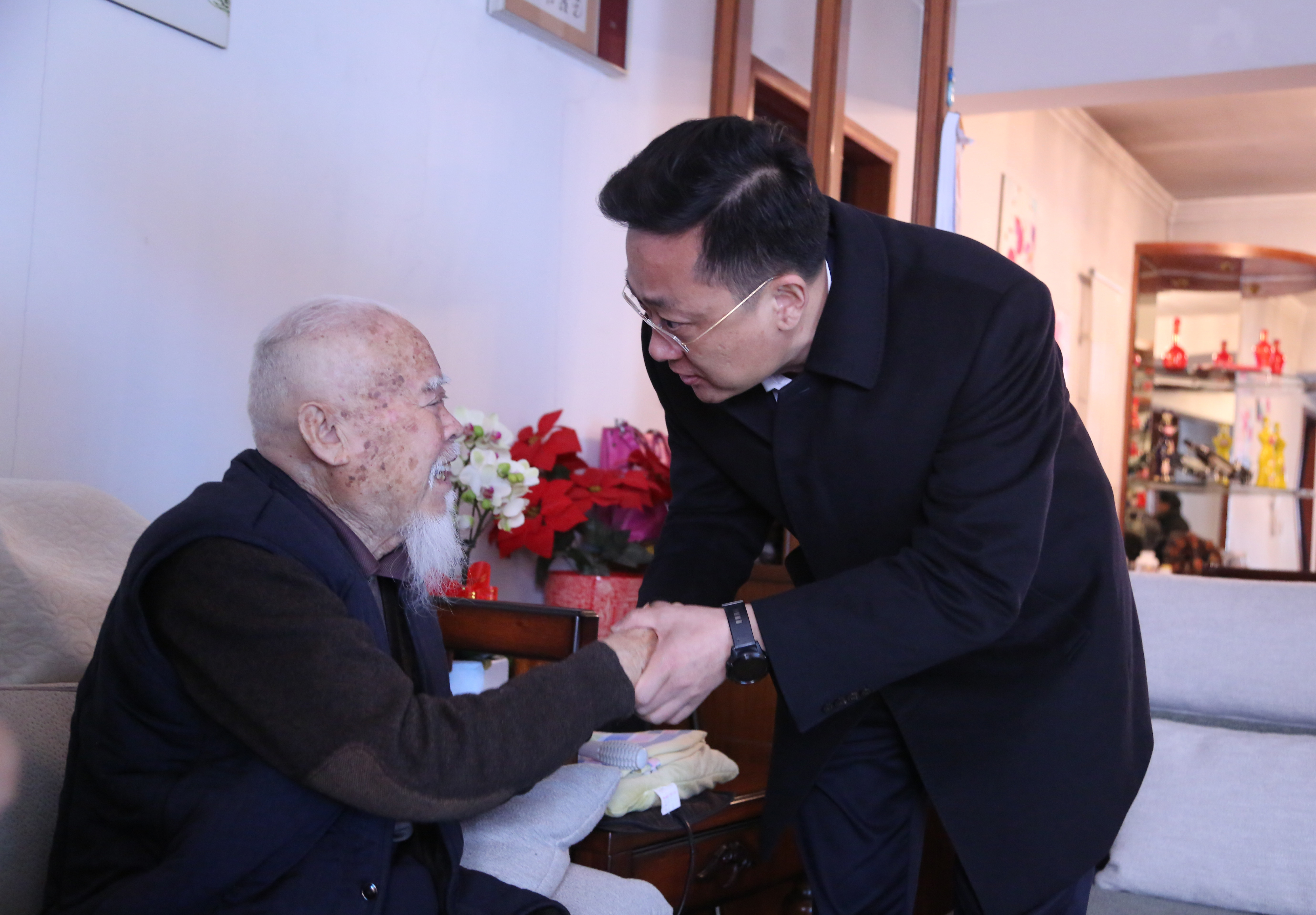 �Թ���
�쵼ο����������ͬ־