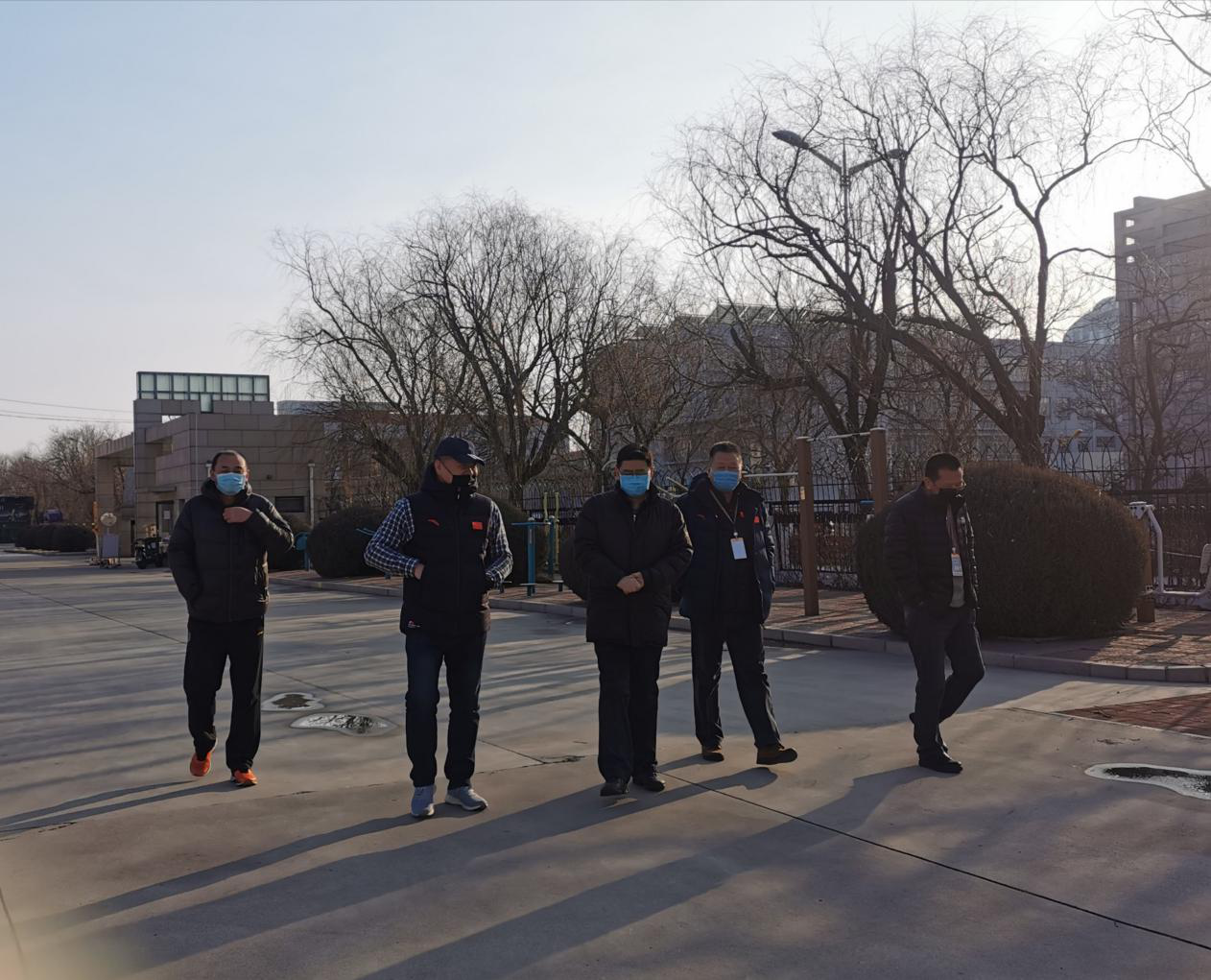 �Թ���
��������쵼С���Ա�Ž���ݰ�����г����Ķ������������ع���