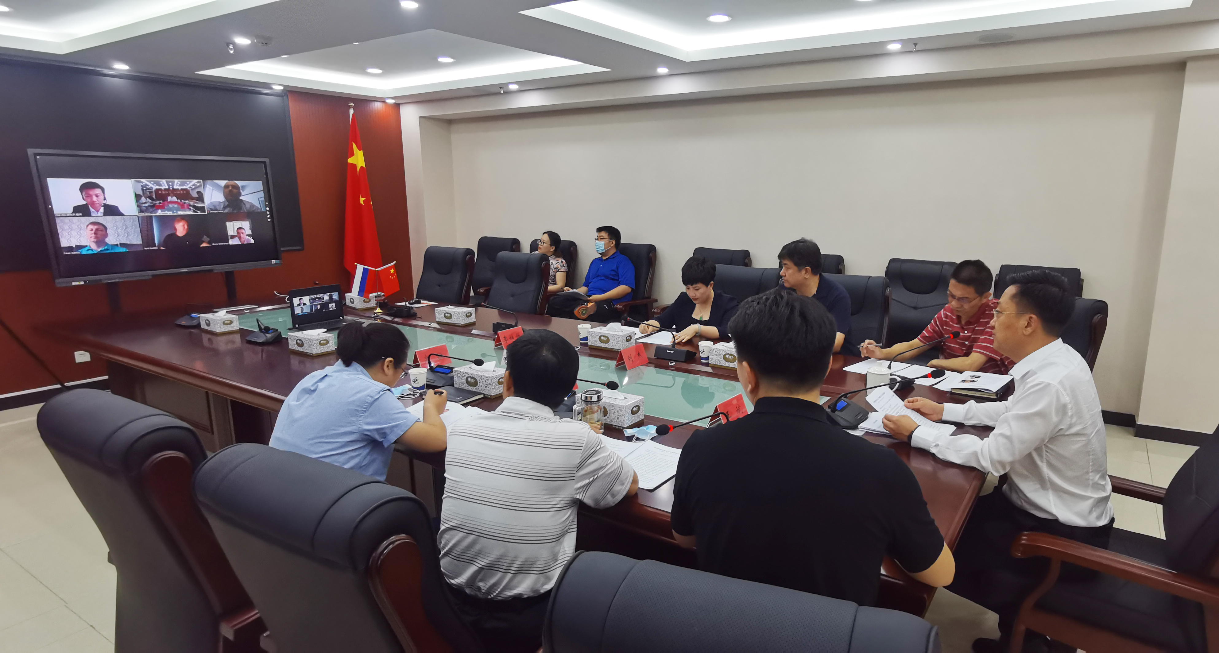 �Թ���
�����˹�����ʿ������Ƶ���� ���̱�ѩ�˶�����