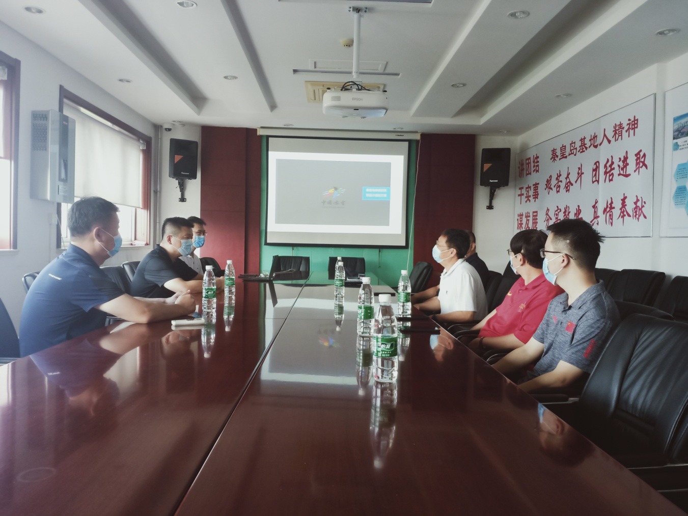 �Թ���
���ֳ����ĸ�һ�и����������ܾ��ػʵ����ص���