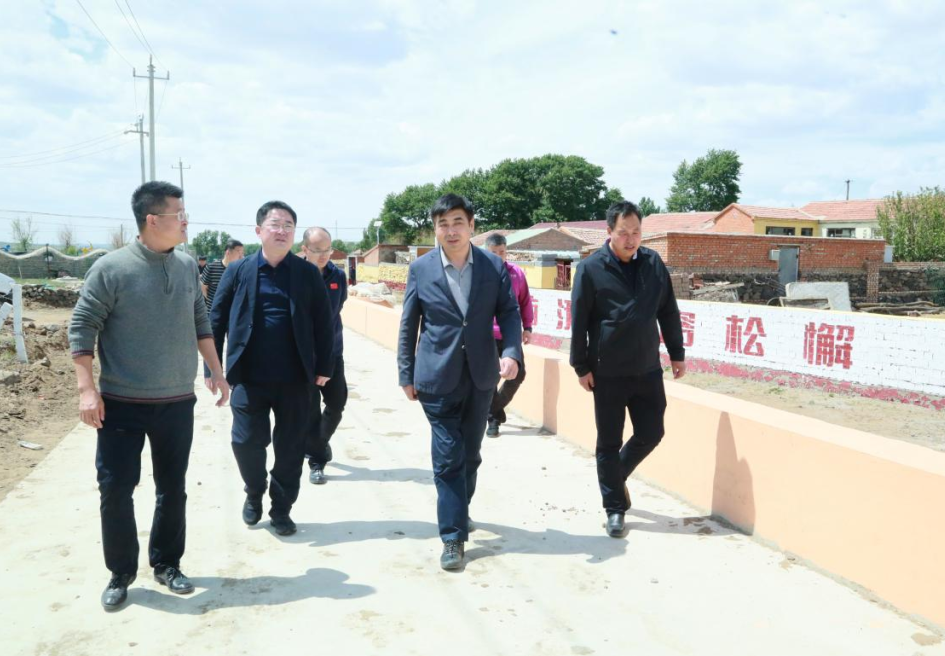 ���븰�ز������������ο��