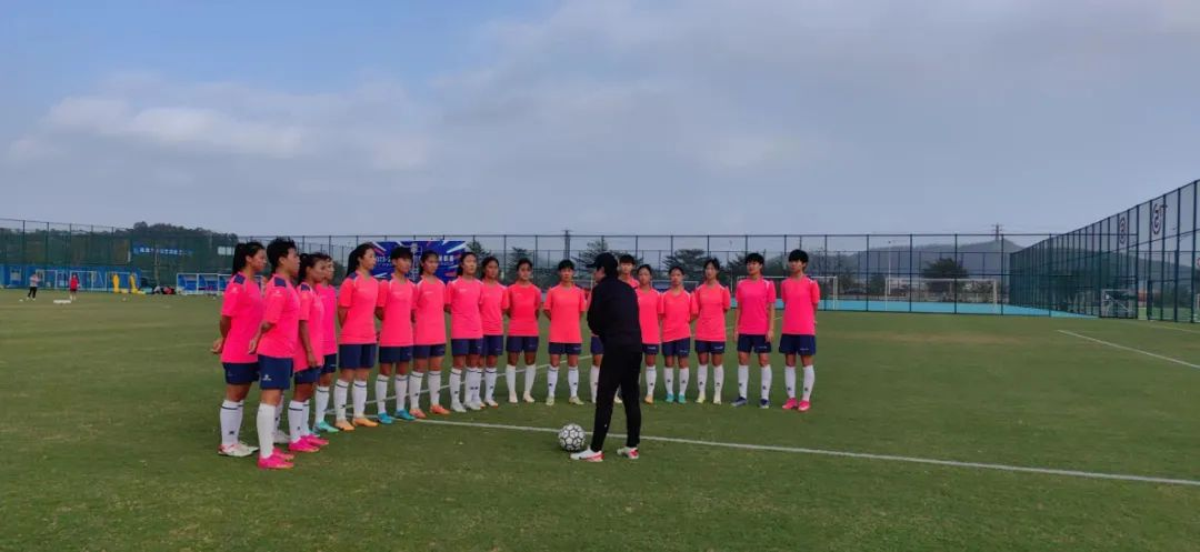 �ӱ�Ů�㣺���ڲ�ͣѵ���������ñ�ս