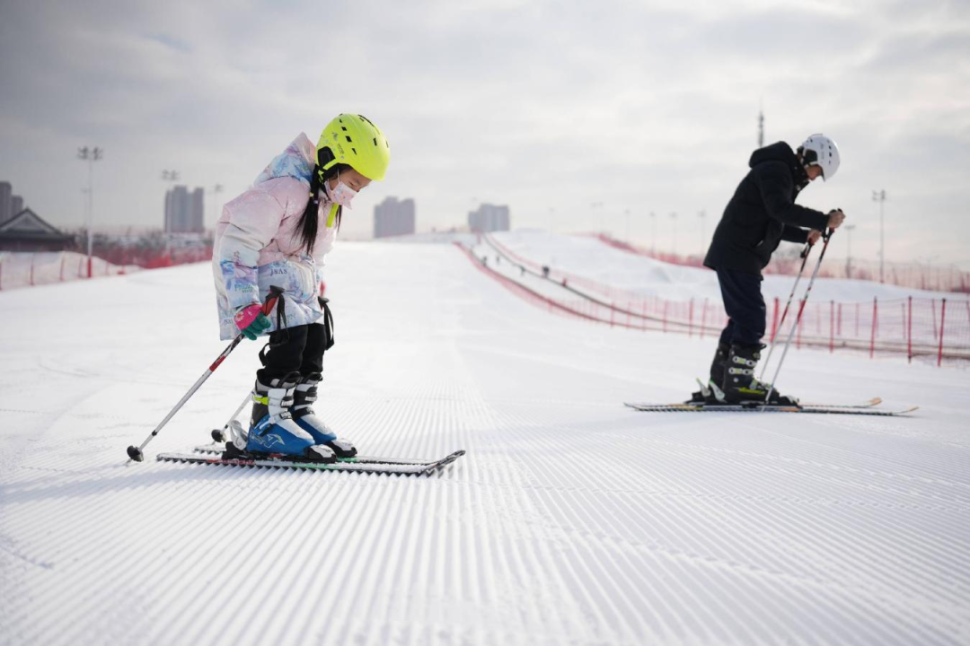 <b>�ӱ�ʡȺ���������᳹�幤�ᾫ�񡪡���ɽ����ѩ�˶���ȼ������</b>