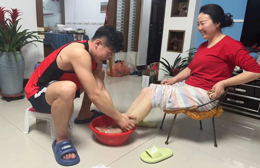 С���˶����Ŀ�չ����ʵ���֮�����ڸж��ж���