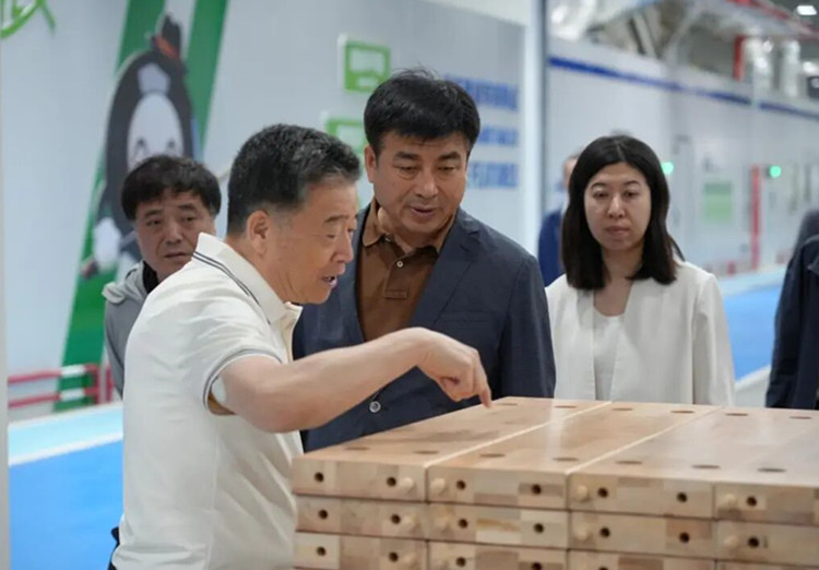 <strong>���븰�ػʵ��е���</strong>