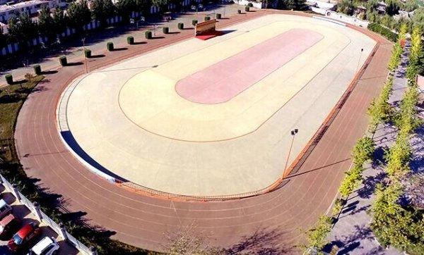 ��ɽӢ�Ź���ѧУ������Ϊ���й��ֻ��˶�ʾ��ѧУ��