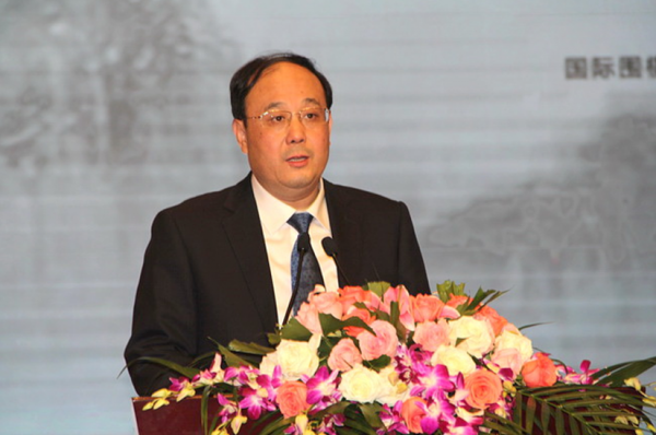 �׽��°±�����Χ�幫������Ļ