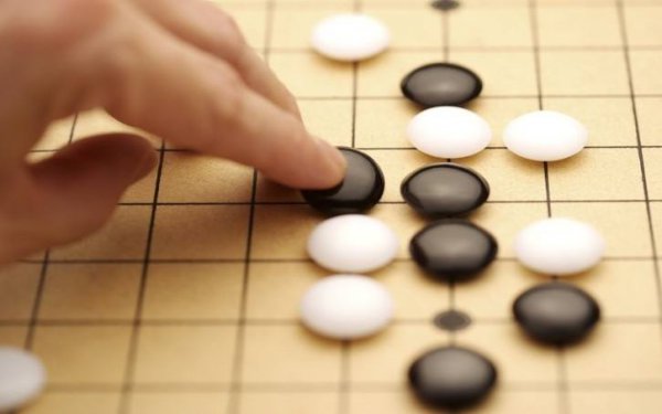 �˶����ӻ�˥�ϼ����еķ�ʽ