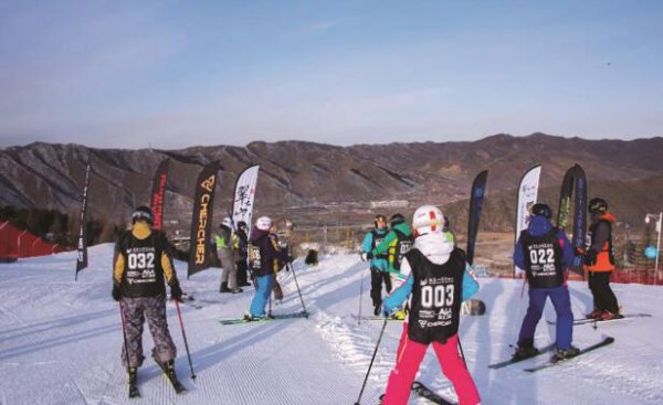 ��ʯ�������Ͼٰ���ڻ�ѩ������