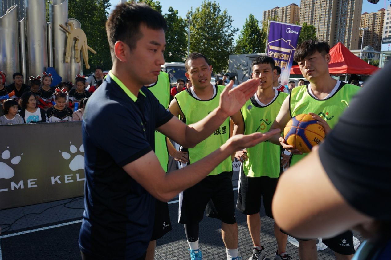 ��ͥ��ţ���ˡ�2018�ӱ�ʡ�����ı���3V3������ս��Բ����Ļ