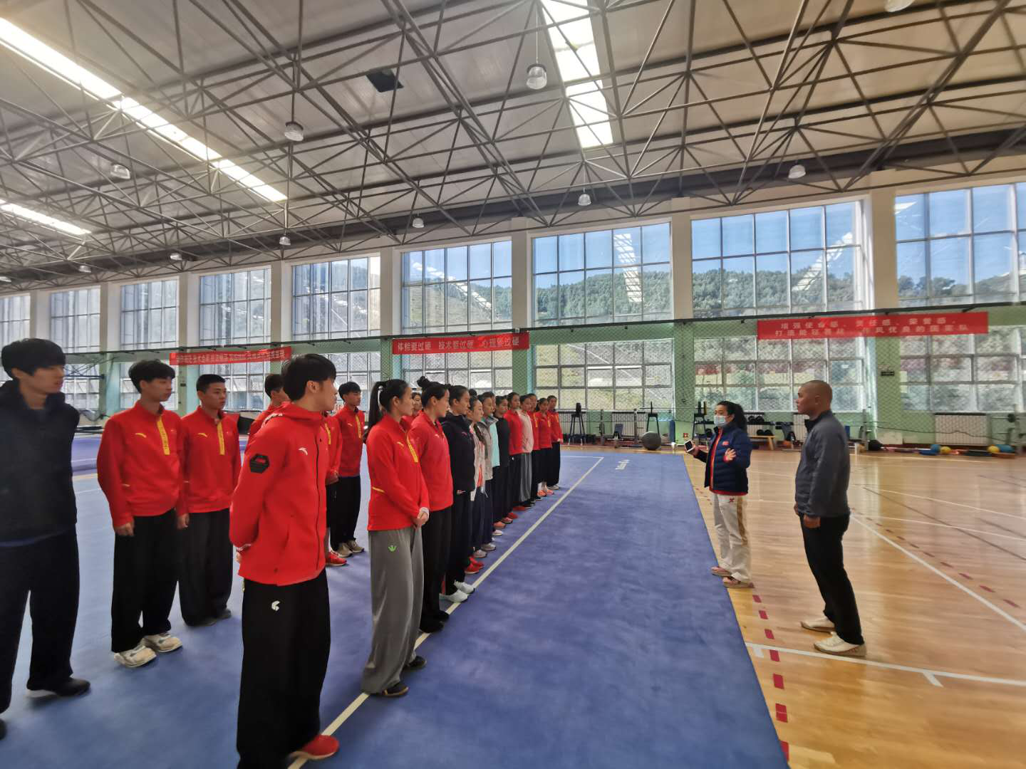 ������������սȫ�� �ӱ�������·�����żҿڳ����ԭ���ط�ռ�ѵ