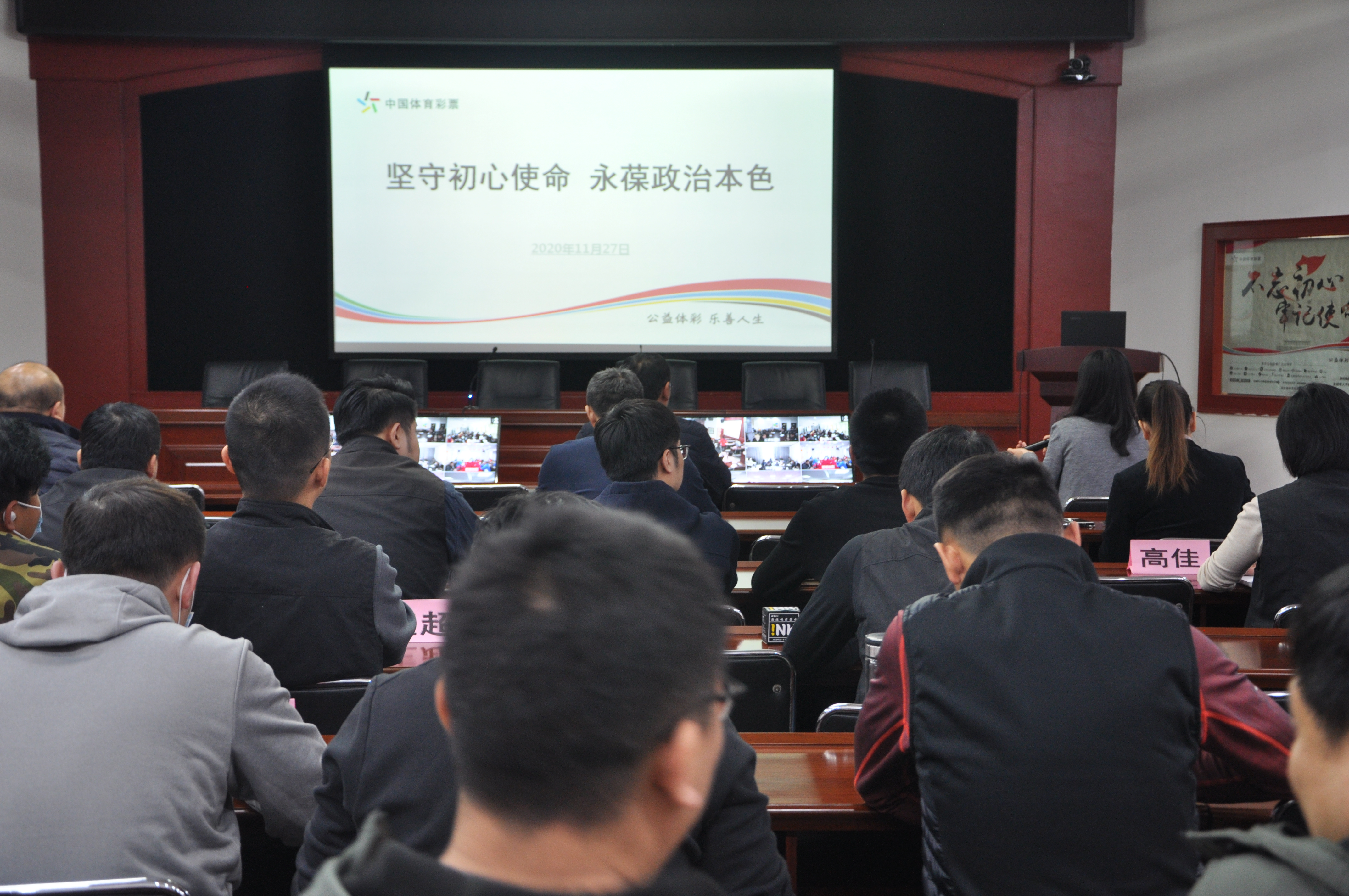 ���س���ʹ�� �������α�ɫ--������Ĺۿ���������ϵ�вο�Ƭ���������α�ɫ��