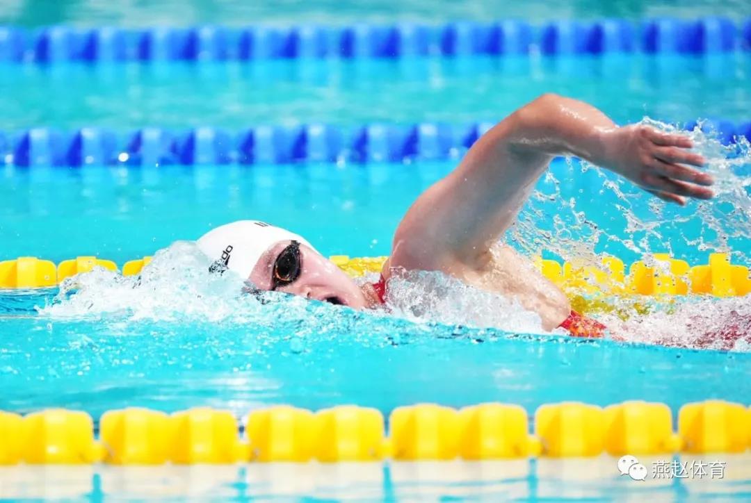 ������Ů��1500������Ӿ����