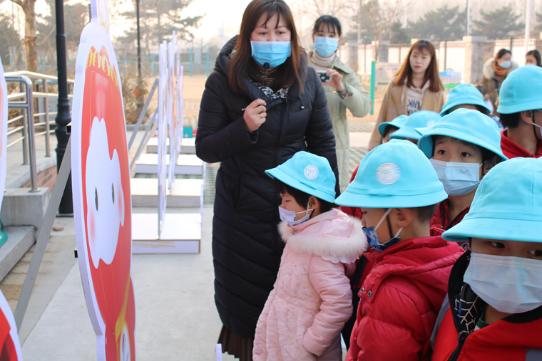 ������첻̫���䡱������Ϊ��ȼ���� �ػʵ��г�վ������չ��ѩ�˶�����