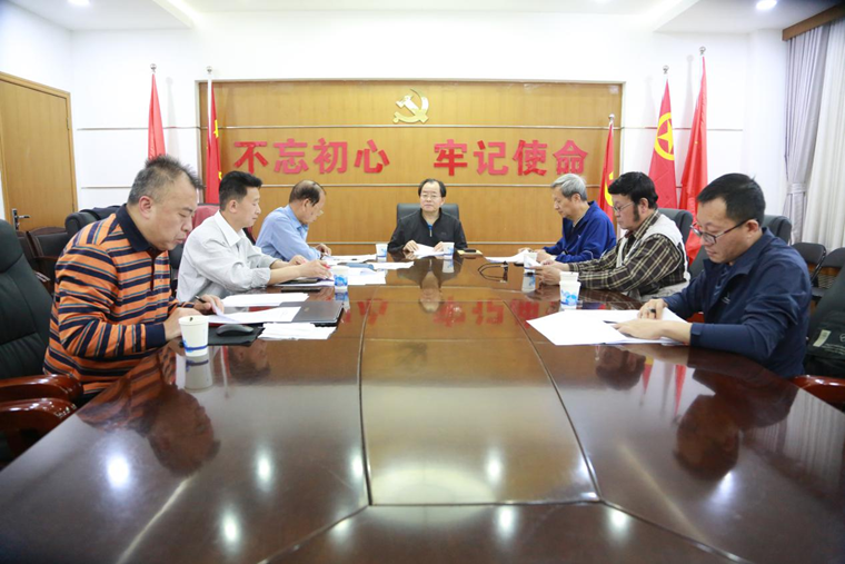 �Թ���
�ٿ����ӱ������Ļ����顷��д�������Ȼ�