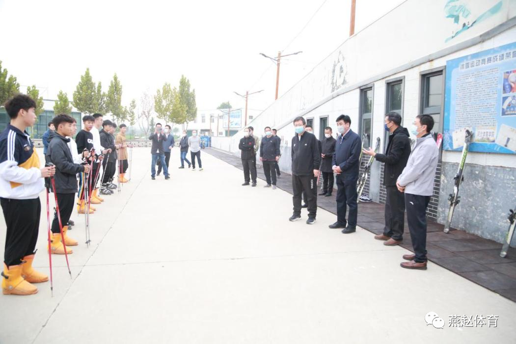 ���븰�ӱ�����ѧԺ��չ���й���