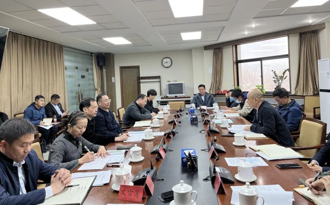 ������Ӹ������С�����������ֶԽ�Ⱥ����������