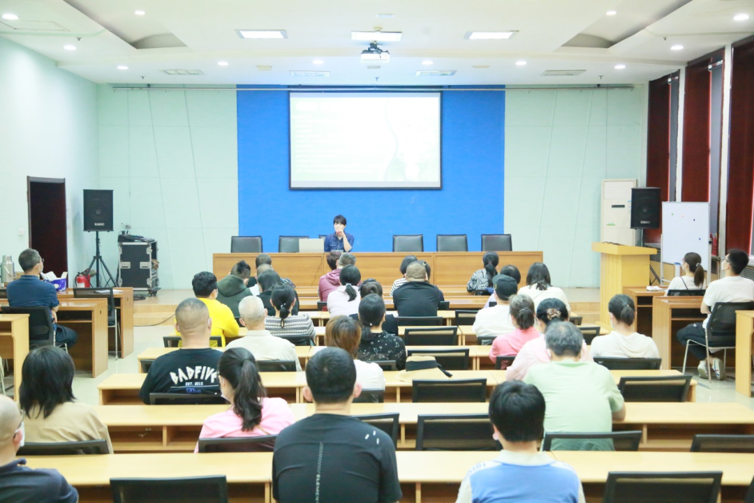 �ӱ���������Ӿ���ÿ�������