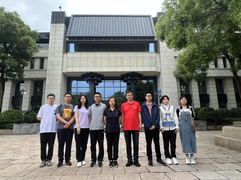 ���к�ɫ���� ������ɫѪ�� �����˶����Ŀ�չ����ʵ���ιۻ