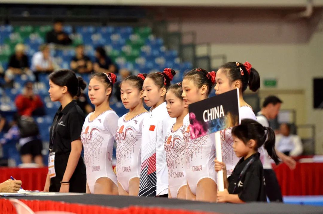 �ӱ����С���������¶�������ٽ�����Ů���������ھ�