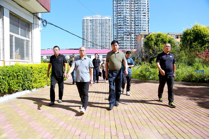 ���븰���г��˶����ĵ���