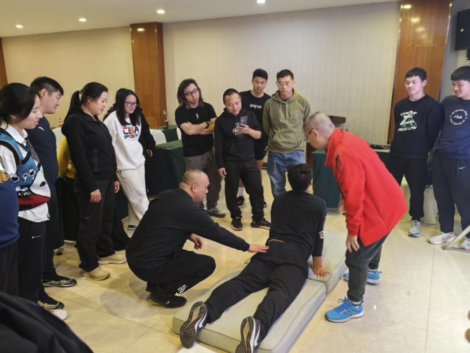 ���г��˶����Ŀ�չ�������Ա��ѵ