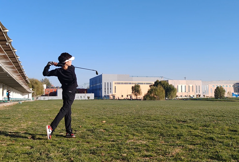 �ӱ�����ѧԺ��ѧ�����ճ�������Щ�˶�������Χ�ۣ�