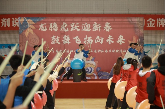 �Թ���
�����˶����Ŀ�չ���������