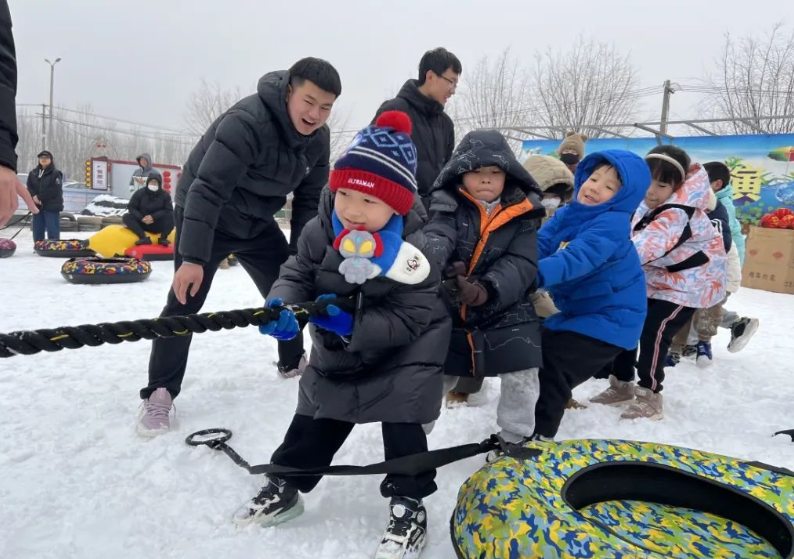 <b>�ӱ�ʡȺ����������ѩ����ȳ������ȷ�����ѩ�˶���������</b>