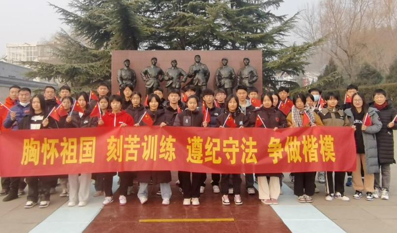 ���г����Ķ��߶��鸰�������� ��·��һ����ʦ����ݿ�չ��ɫ�����