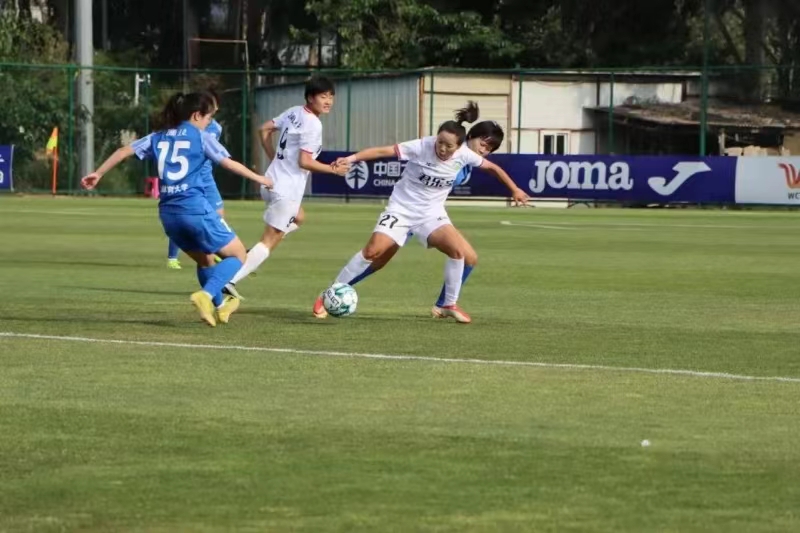 <b>��������ʤ���ӱ����ֱ�Ů���һ�׶�Բ���չ�</b>