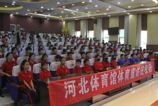 �ӱ������ݡ�����������У԰����߽�ʯ��ׯ�е�Ӫ���Сѧ