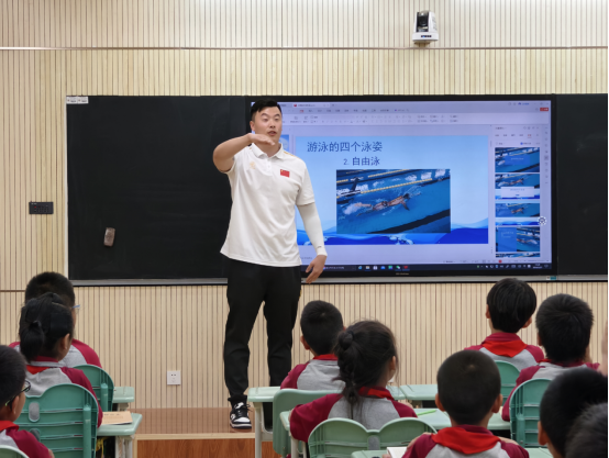 �ӱ������ݡ�����������У԰����߽���ʦ������У��