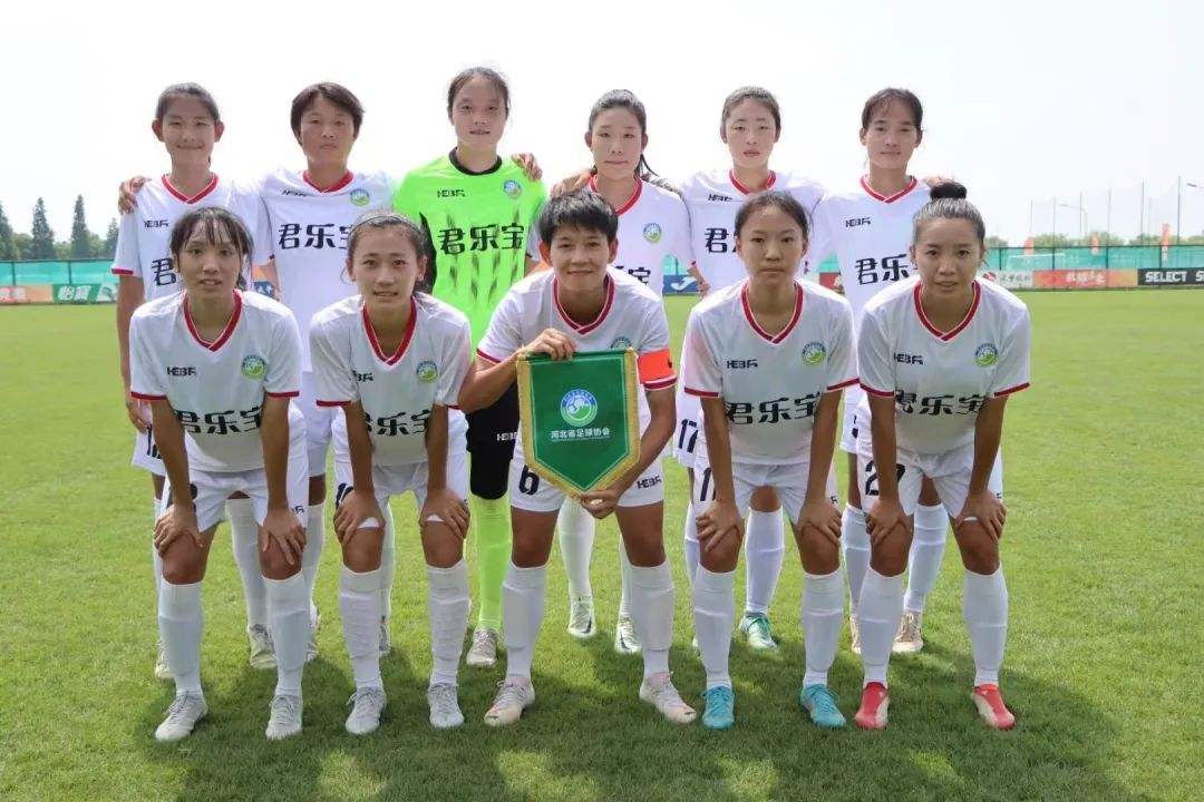 <b>˫������ҫ���ӱ�Ů��2��0ӭ�����׶���ʤ</b>