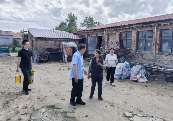 �ز�����פ�幤���Ӻʹ���ίο���ϵ�Ա���������ѵ�Ա