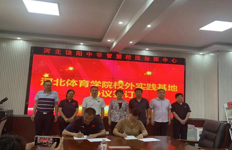 �ӱ�����ѧԺ��԰������ѧУ�������ľ������������ƪ