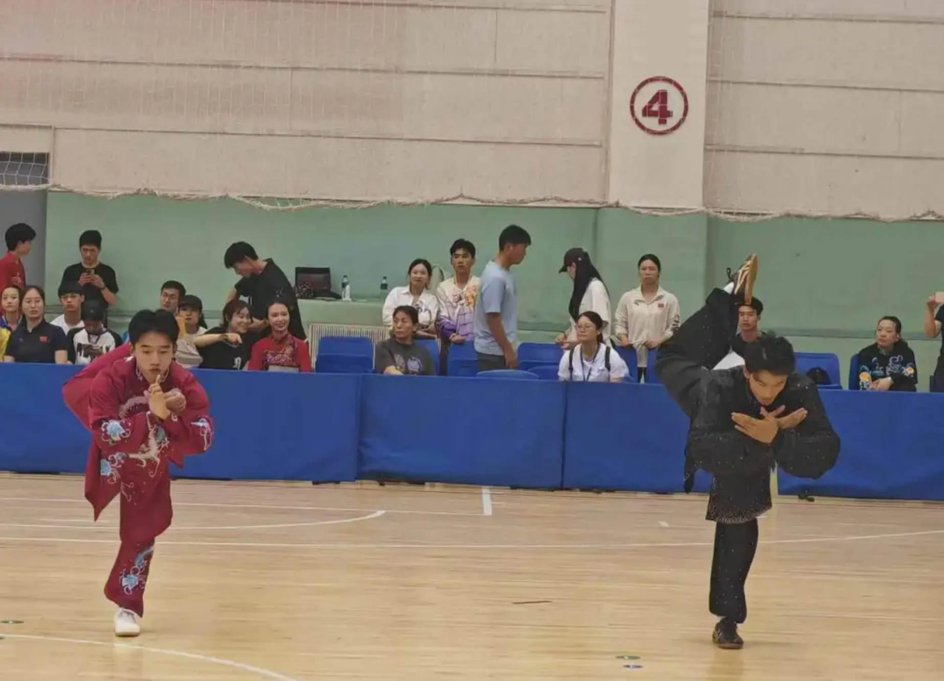 �ӱ�����ѧԺ��ȫ���ߵ�ԺУ����������������ն��Ѽ�