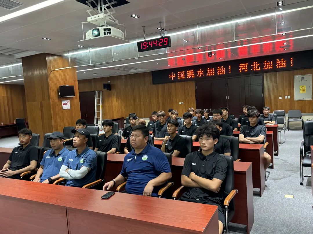 ������������U18��μӵ�һ���������������˶�����ǰ���˷ܼ�������ѵ